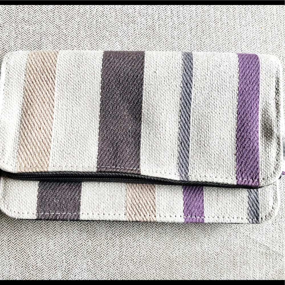Thirty One Wallet NWOT Beige Purple Cream